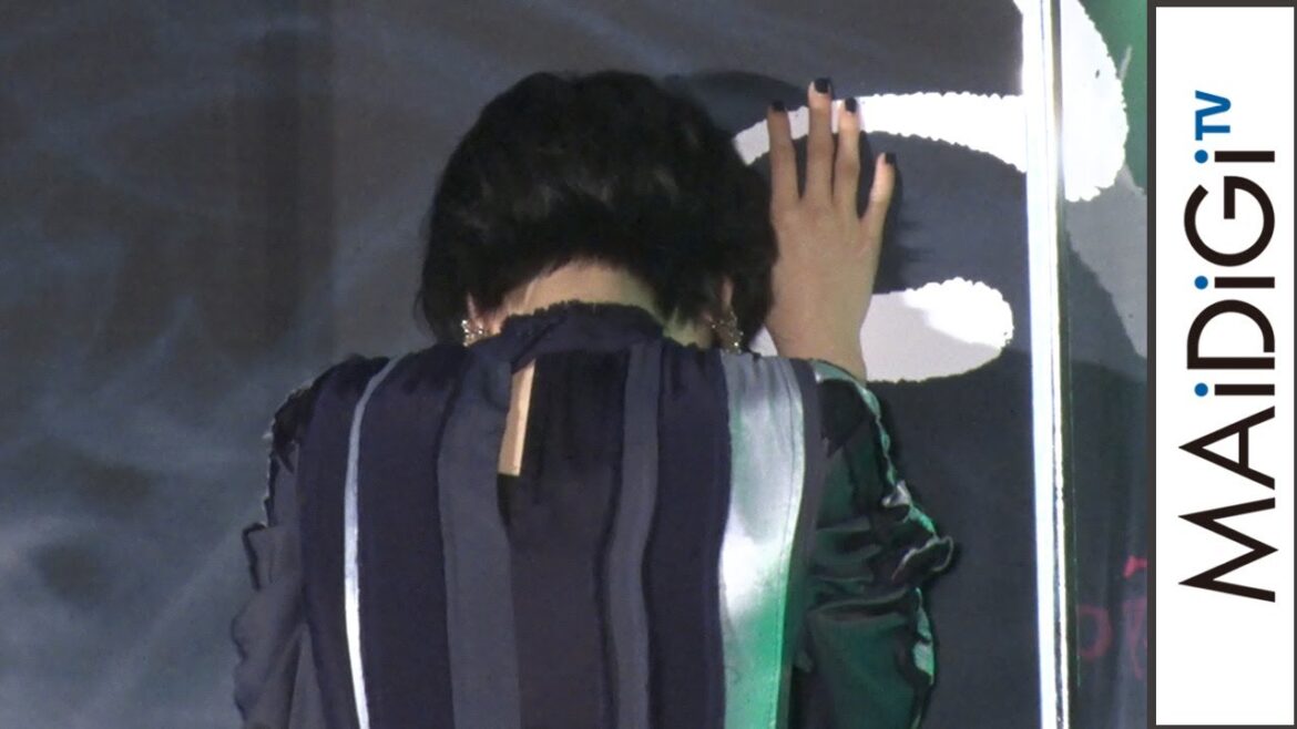 平手友梨奈、緊急事態? 滝藤賢一の「怖いもの」で笑い止まらず… 映画「さんかく窓の外側は夜」完成披露試写会