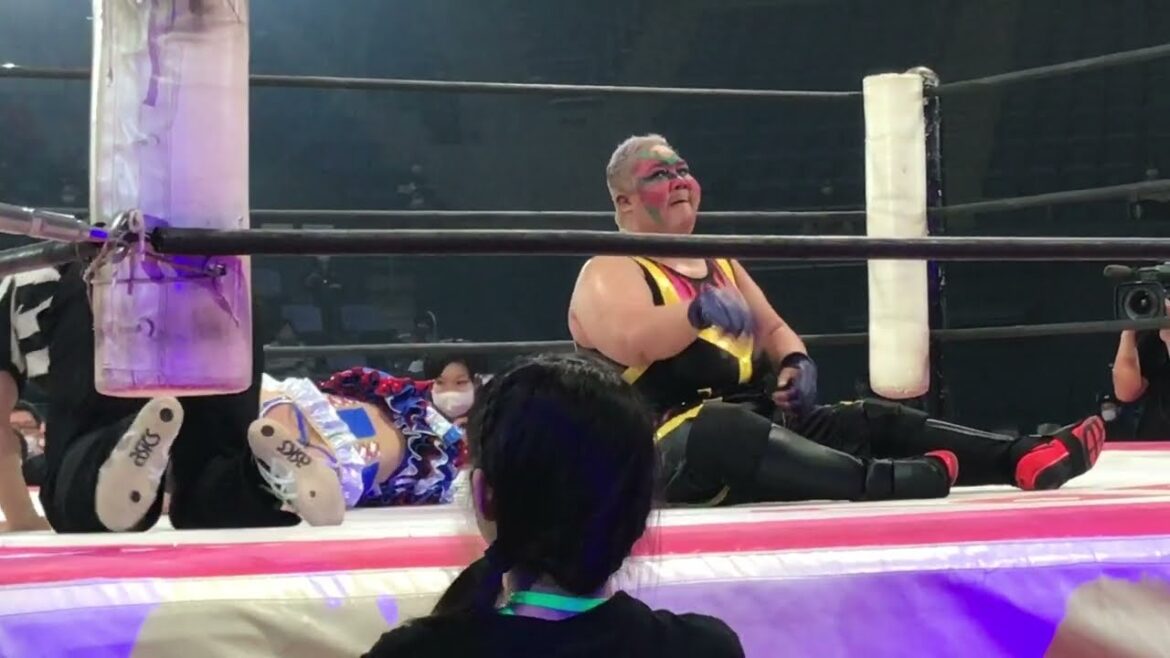 荒井コールが鳴り響く中で滞空時間の長いブレーンバスターでアジャコングが荒井優希から3カウントを奪う 東京女子プロレス「GRAND PRINCESS ’23」 2023年3月18日