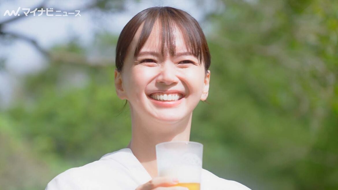多部未華子、新緑の中でビール片手に弾ける笑顔満開、CM曲は星野源の「不思議」 淡麗グリーンラベル新TVCM「半袖とグリーンラベル篇」&メイキング