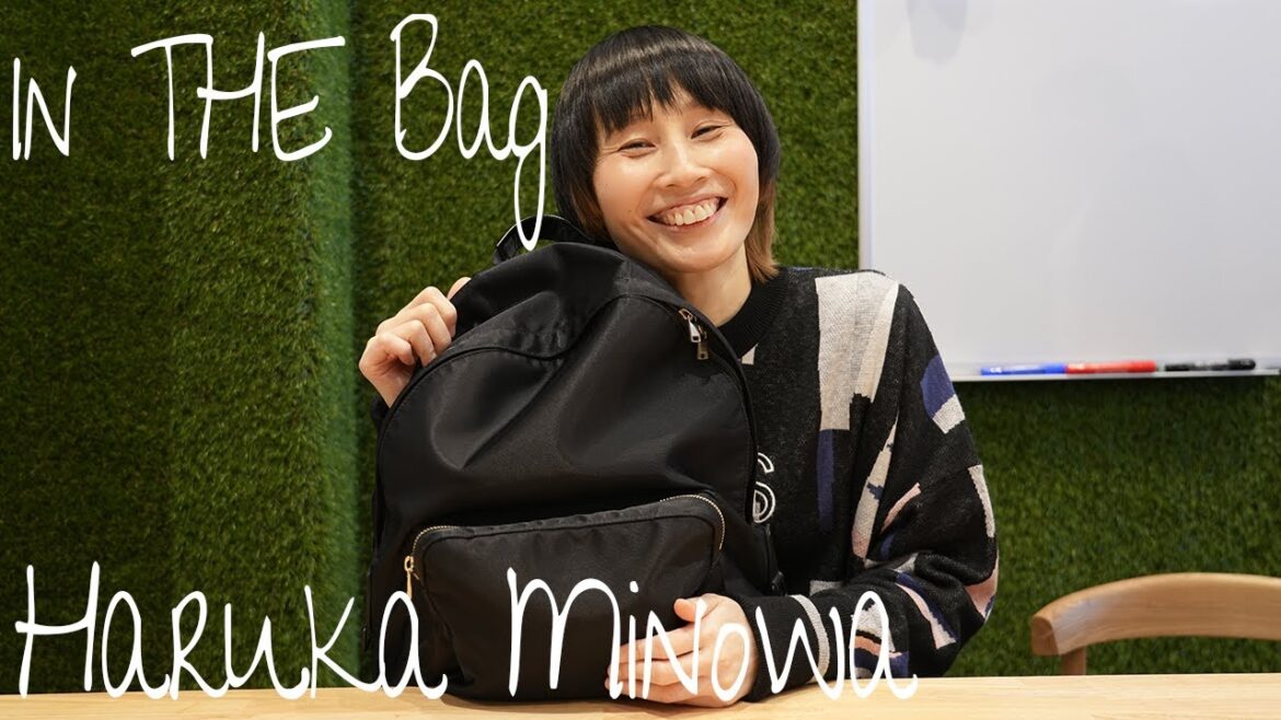 ハリセンボン箕輪はるかのカバンの中身。謎な生活を支える大量の「予備」の品 | In The Bag |