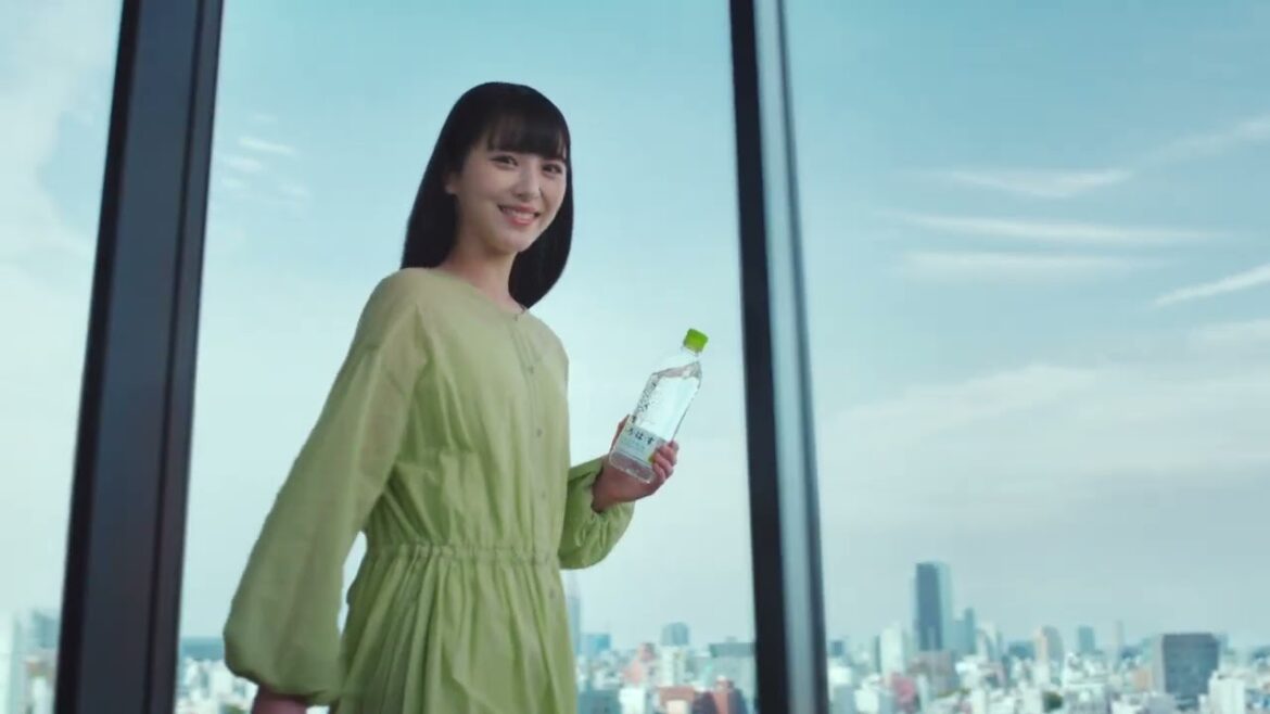 【い・ろ・は・す】 天然水 阿部寛 浜辺美波 TVCM 「ごくごく自然に未来を変える水」篇 30秒 I Lohas TVCF