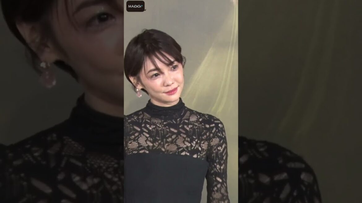 倉科カナ、大胆シースルーで美脚を披露 バラモチーフのピンクジュエリーも【MAiDiGi TV】