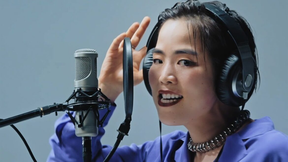 ゆりやんレトリィバァ、CMソングレコーディングに挑戦 歌声披露&流ちょうな英語も 「Cambly」新CM