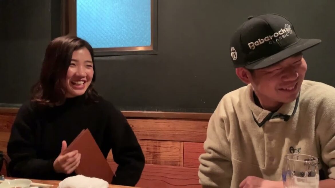 福田麻貴さんから相談を受ける岡田