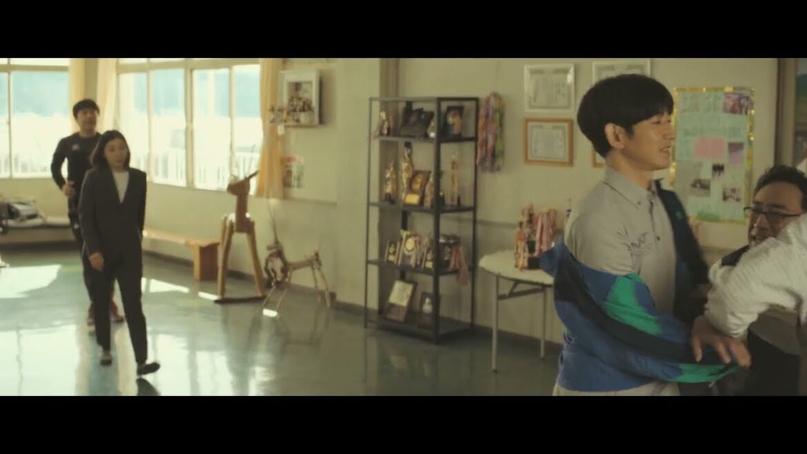 『怪物』本編映像:母・早織 と 担任教師・保利
