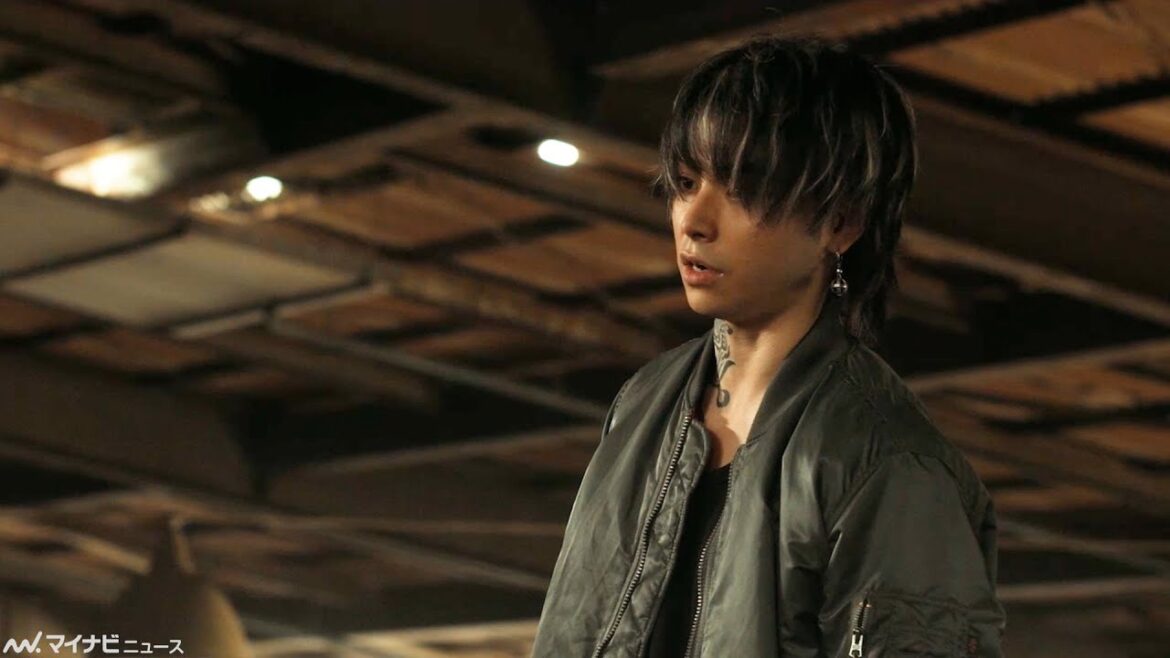 【東リベ2】”一虎”村上虹郎、“マイキー”吉沢亮に襲いかかる かつての親友同士の死闘シーンが明らかに… 『東京リベンジャーズ 2 血のハロウィン編 -決戦-』