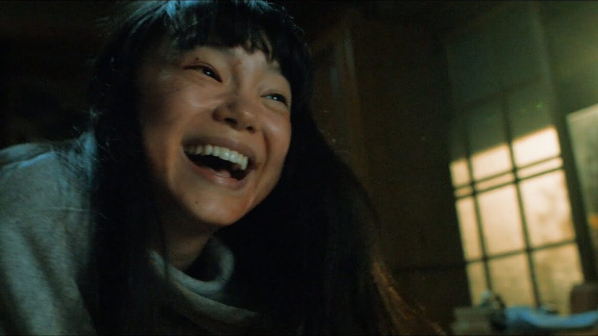 古川琴音、清水崇プロデュースのホラー映画で主演に 田舎街で不可解な出来事に遭遇…!? 映画『みなに幸あれ』特報映像