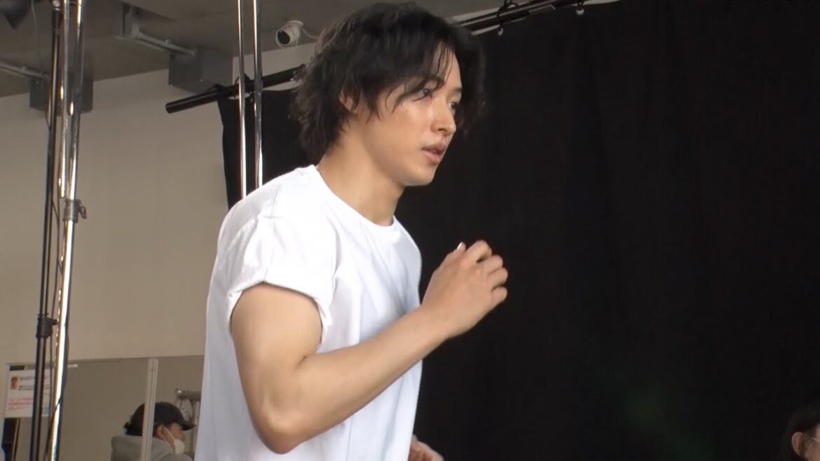 山﨑賢人、ひたすら走る真剣な眼差しにキュン!ツイスト腹筋をやり遂げ「押忍!」 明治ザバス新TVCM「運動したら、ザバス。」篇メイキング映像