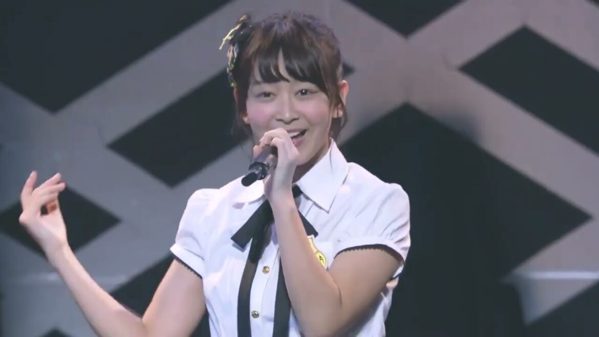 Senaka Kara Dakishimete 背中から抱きしめて – AKB48 チーム8 (Sato Shiori 佐藤栞 Center) | Team 8 Zennin Concert