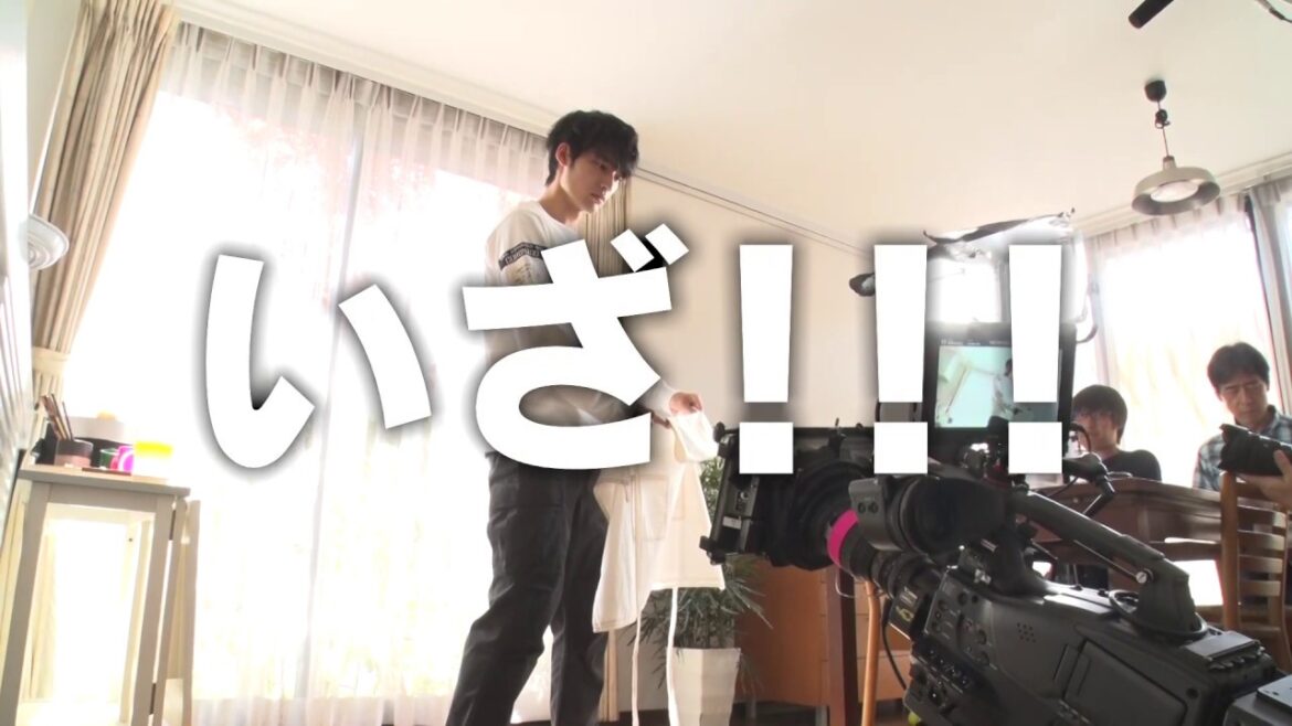 【公式動画】岡田健史流 かっこいいエプロンの着け方ば追求したばい!【博多弁の女の子はかかわいいと思いませんか?】