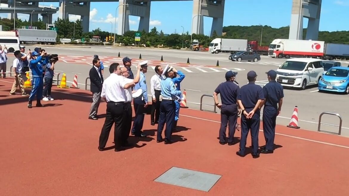 【STU48沖侑果】岡山・香川両県警察高速隊合同出発式(与島PA)