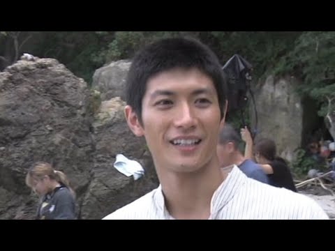 三浦春馬さん、海での撮影に笑顔で「気持ちよかった」 緊迫感あるシーンや和やかなシーンの撮影風景も 映画『太陽の子』Blu-ray&DVD豪華版収録メイキング映像一部公開