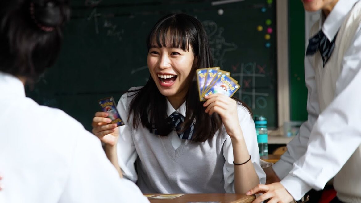 南沙良、制服姿で女子高生役 クラスメイトと大はしゃぎ!学生時代はまっすぐ帰宅「もっと遊んでおけば良かった」 ポケモンカードゲーム 新TVCM&インタビュー
