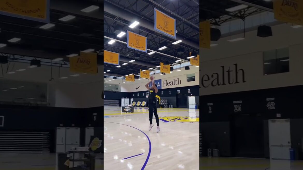 レブロンが見守る八村塁の早朝トレーニング 【NBA Rakuten】#shorts