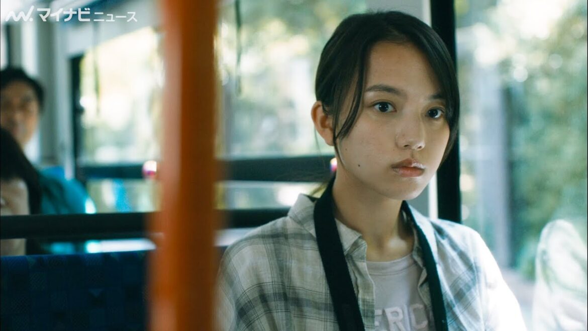 清原果耶、京都弁のナレーションが心地いい ”レアな”制服姿も注目! 映画『1秒先の彼』本編映像公開