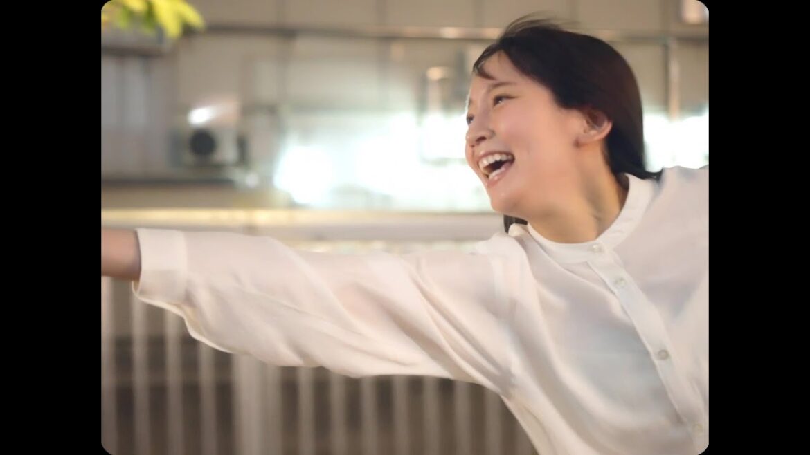 吉岡里帆&モトーラ世理奈が、渋谷の街を疾走 映画『アイスクリームフィーバー』主題歌「氷菓子」がやさしい余韻を残す本編映像【2023年7月14日公開】