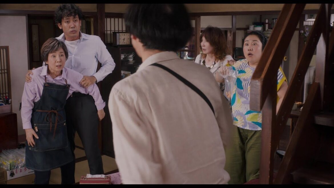 大泉洋 vs 宮藤官九郎、ものすごい剣幕だけどちょっと笑える“喧嘩”シーン 映画『こんにちは、母さん』本編映像【2023年9月1日公開】