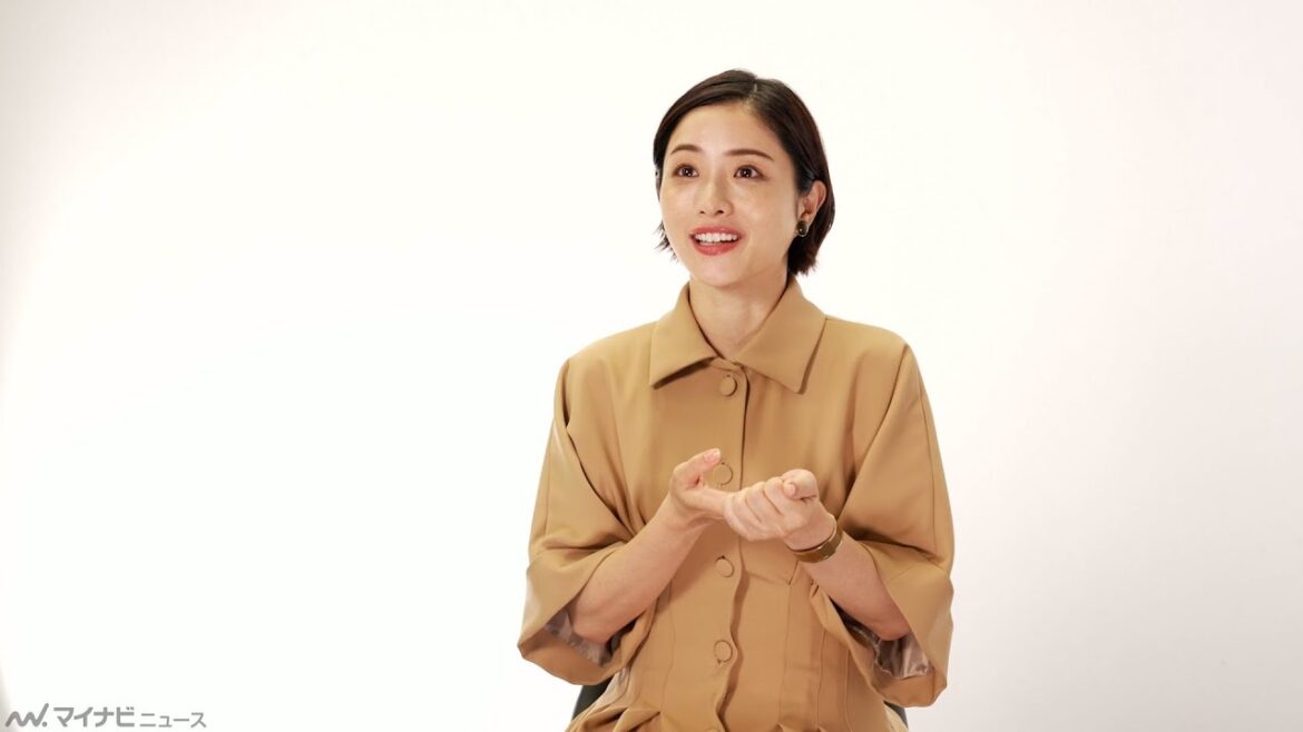 石原さとみ、iPhoneに欲しい機能は“自分のエネルギーで充電できる機能” NTTドコモ新CMインタビュー映像公開