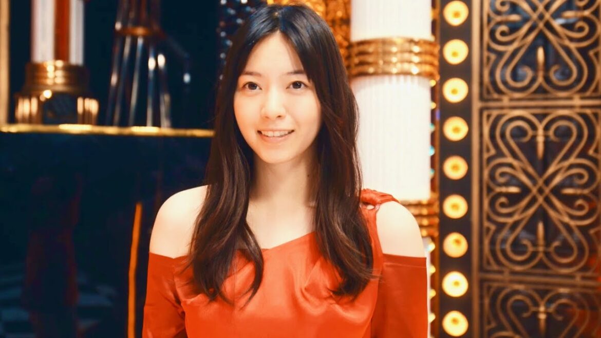 西野七瀬、「北斗の拳」ユリア風の肩出しマッサージ衣装で登場/ドラマ『ケンシロウによろしく』5~8話特別映像