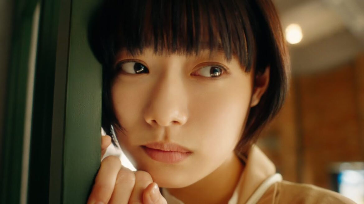 杉咲花、“食べたい”を我慢した可愛すぎる表情にスタッフもメロメロ!? ロッテ「ZERO」新TVCM『美味しいトコどりゼロ』篇