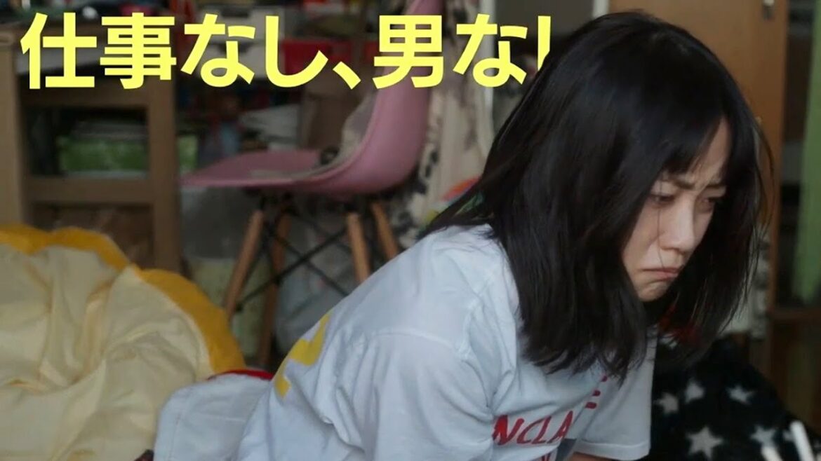 深川麻衣、どん底アラサーのリアルなぼやき!?/映画『人生に詰んだ元アイドルは、赤の他人のおっさんと住む選択をした』特別映像