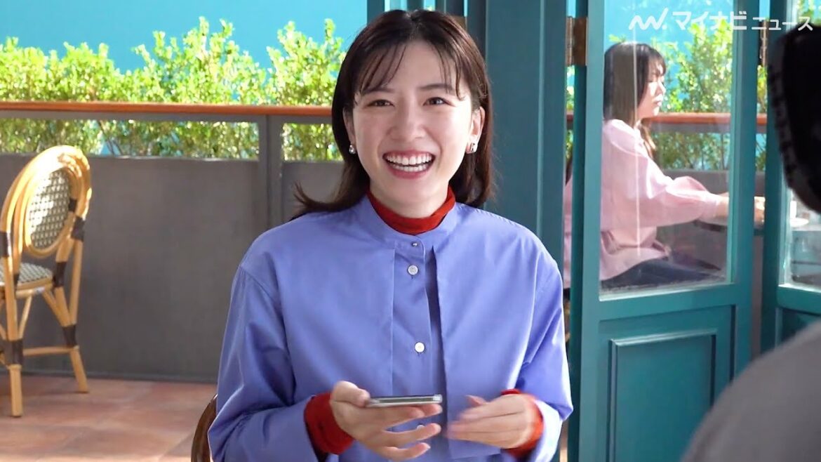 永野芽郁、「ご飯〜♪」無邪気な笑顔が可愛すぎる!サプライズケーキに大喜び JCBデビット新CM&メイキング映像公開