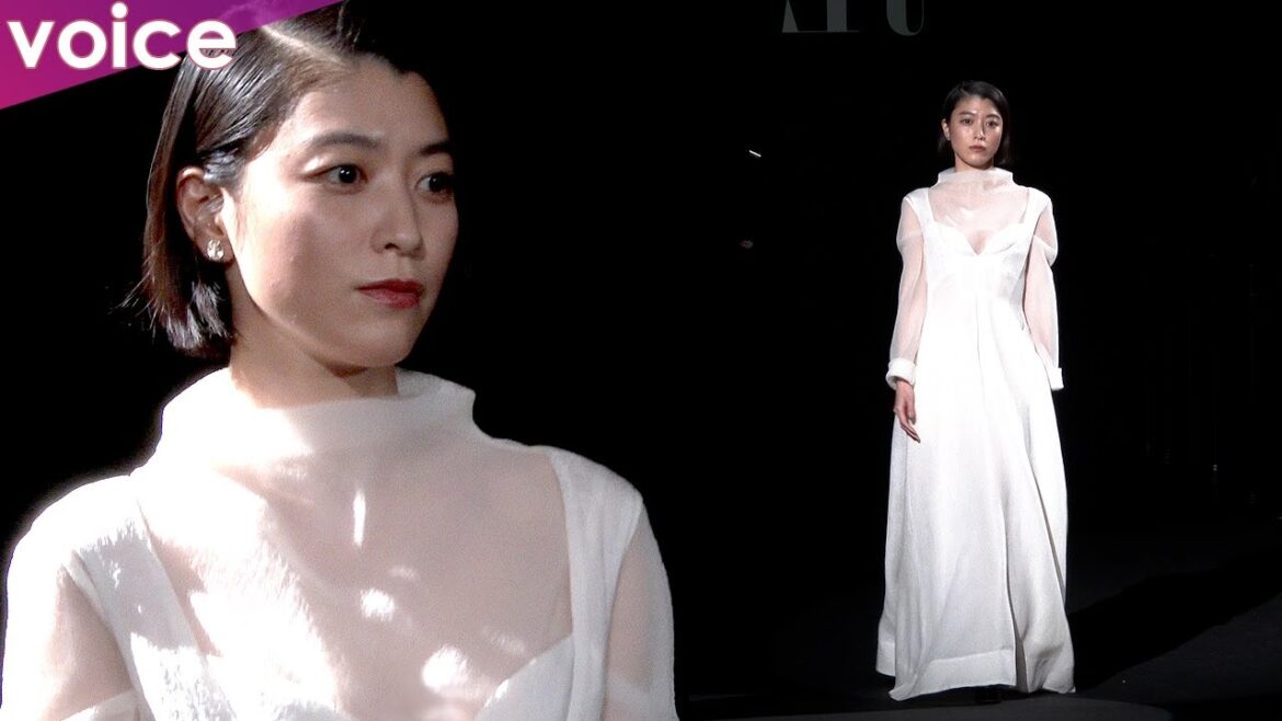 成海璃子、シースルーのホワイトドレス姿でブラックカーペット:Harper‘s BAZAAR 10th Anniversary Event