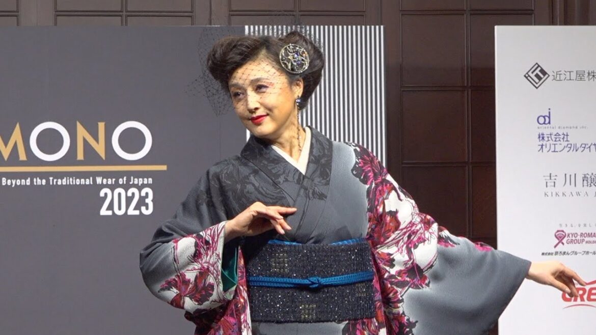藤原紀香の優雅なランウェイに会場釘付け… 着物姿で華麗にステージを舞う 『キモノイストアワード 2023』授賞式