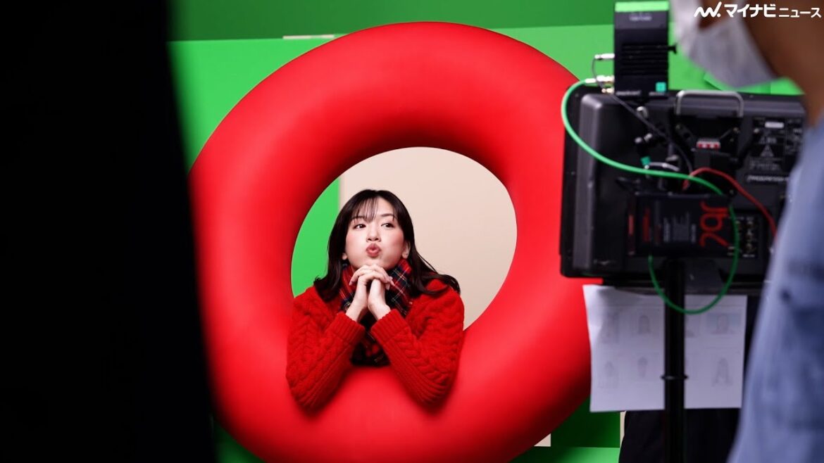 永野芽郁、撮影現場で見せる表情がどれもかわいい!モスバーガー新CM&メイキング映像公開