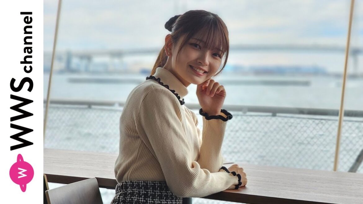 元AKB48 Team8・福留光帆、絶対領域あらわなミニスカコーデで人生初のインタビュアーに挑戦!〈みなとみらいコレクション 2023〉