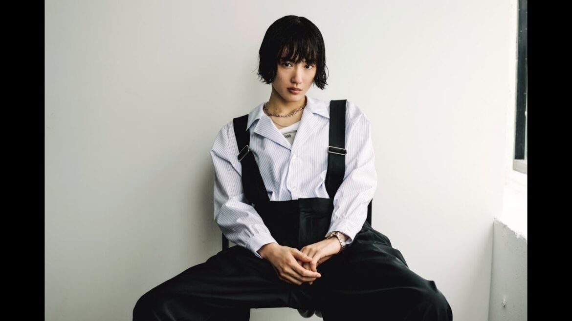 B1- 綾瀬はるか、メンズウェアをキリッと着こなす かわいらしい一面も「ちょっとカッコつけすぎだよね?」