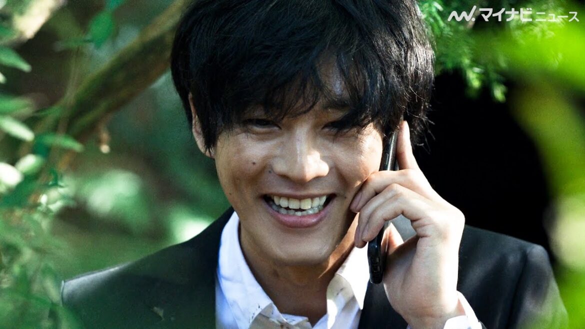 松坂桃李、茂みからニヤリとした笑顔をのぞかせる!早口セリフを甘噛みで照れ笑い 大和ハウス新CM&メイキング映像公開