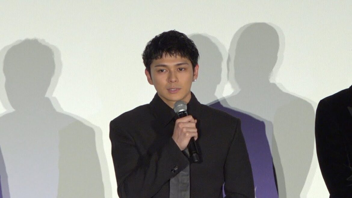 眞栄田郷敦、初主演作公開に感慨 登壇者全員で約30秒間の黙祷 映画『彼方の閃光』公開記念舞台挨拶