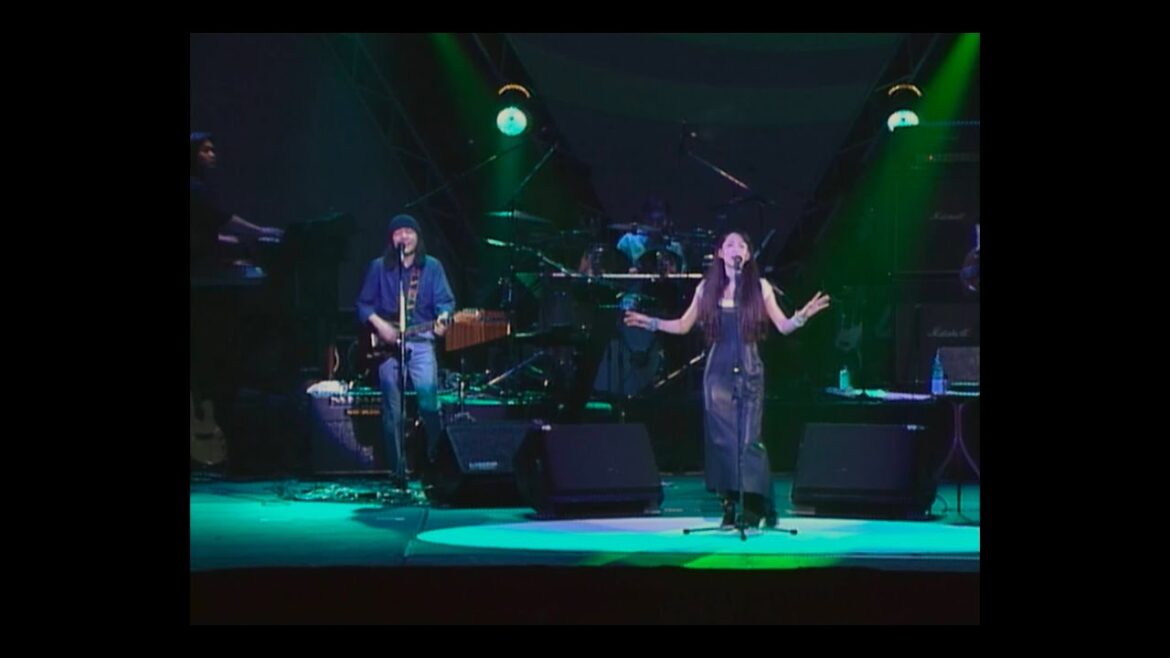 竹内まりや「プラスティック・ラブ」ライブ バージョン @ 日本武道館 2000年 (feat. 山下達郎)
