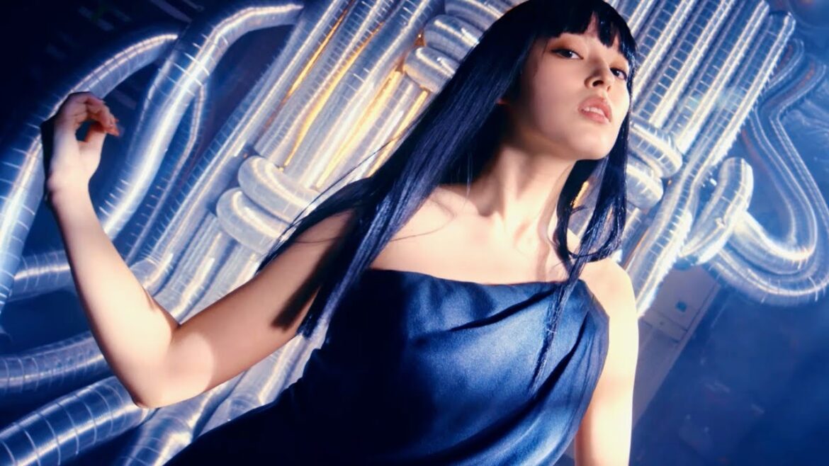 矢作穂香、モードからポップまで5変化!オリラジ藤森慎吾はスーツでキメ/レジーナクリニックCM+インタビュー
