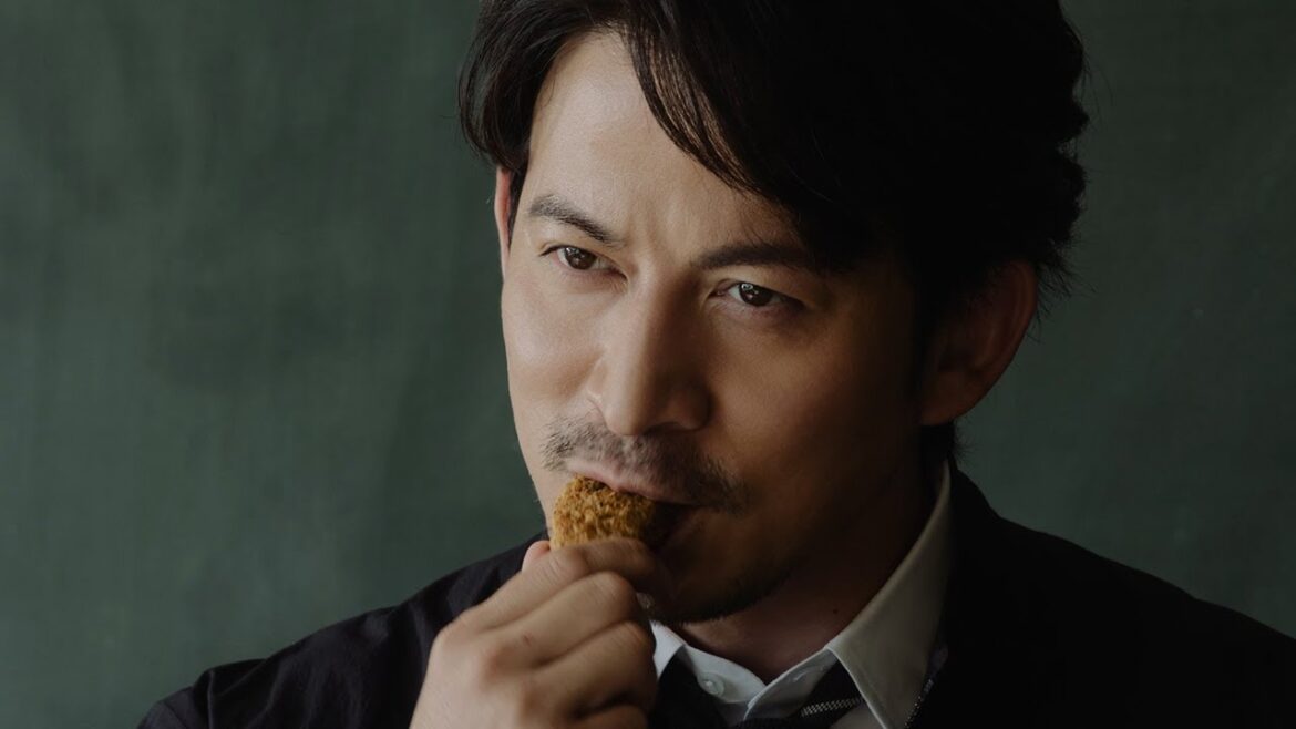 岡田准一、“変な大人”の先生に!? 加藤清史郎と先生&生徒役で初共演 マクドナルド「スパイシーチキンマックナゲット 黒胡椒ガーリック」新CM「先生の感想」編