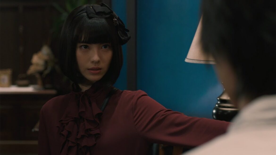 浜辺美波、神木隆之介に「キスさせてあげる」 映画「屍人荘の殺人」予告編が公開