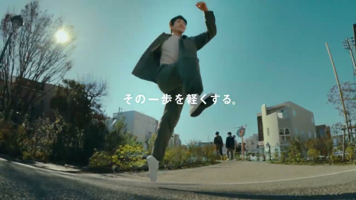パラシュートパンツTVCM LifeとWear/うれしいことがあると篇
