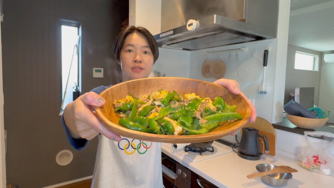 【イモトの日常】イモトのご飯/きゅうりのスープとピーマン炒めと大根そぼろ