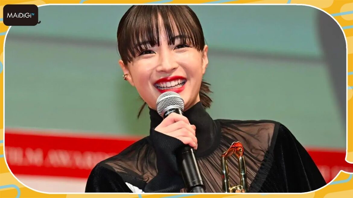 広瀬すず、透け感ドレス姿を褒められ「恥ずかしい」と照れ 毎日映コンで女優助演賞