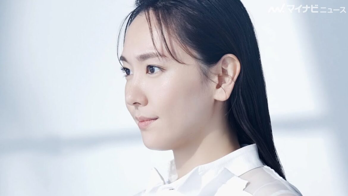 新垣結衣、どの角度から見ても圧倒的美しさ!撮影現場でも死角のない美白を披露『雪肌精』新CM『新しい美白のカタチ』&メイキング&インタビュー公開