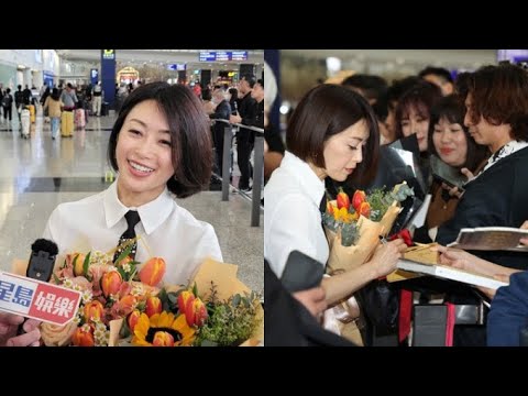酒井法子零膠味靚爆來港 著短裙蹲低為小粉絲簽名有求必應超Nice