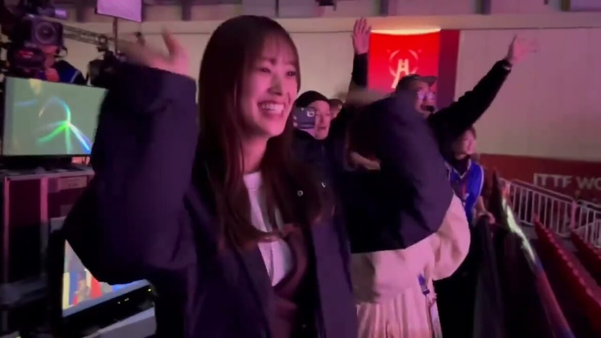 【日向坂46】佐々木久美&松田好花 女子準々決勝後 会場に流れた「キュン」で踊る|世界卓球2024団体戦