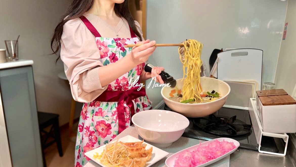 寒い日を暖かく過ごす日の食事|1人暮らし会社員が休日に食べたもの|ちゃんぽんと鍋料理What I eat in day off|Living alone diaries in Japan VLOG