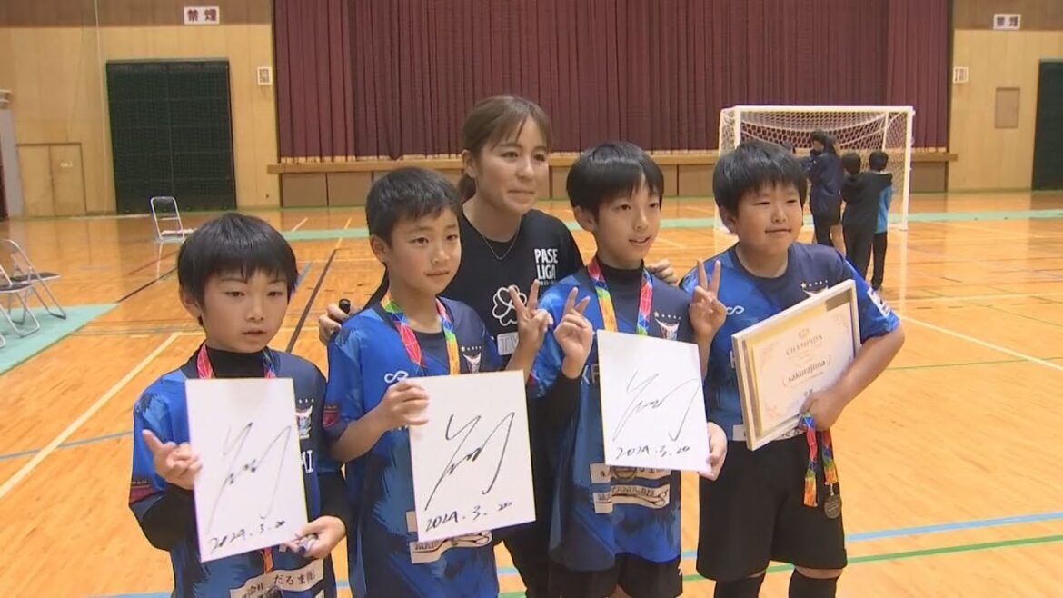 本田圭佑選手が考案4人制サッカー 鹿児島独自の大会の優勝チームが元なでしこジャパン岩渕さんと勝負