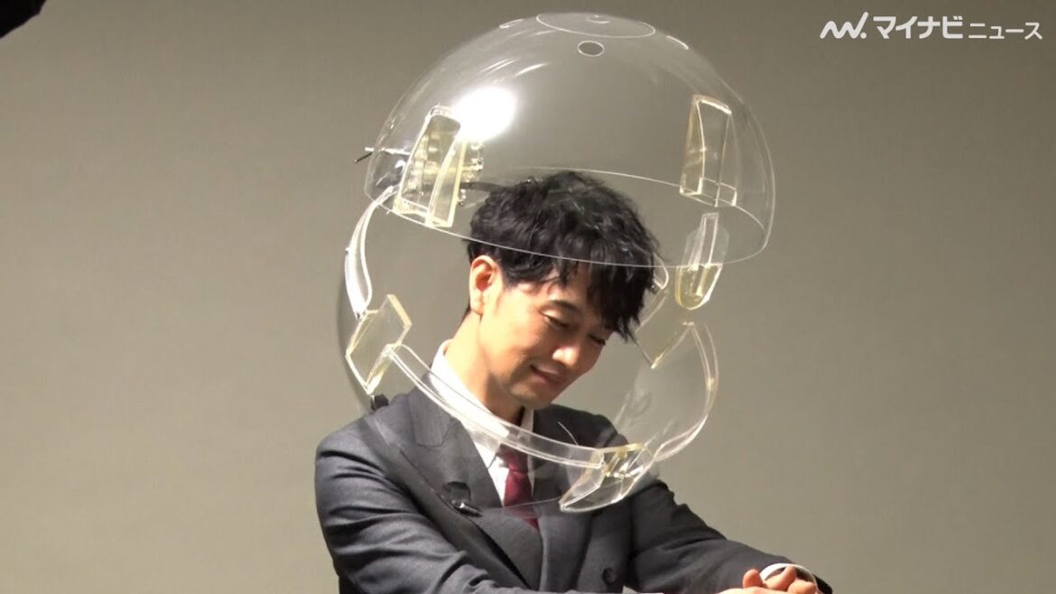 斎藤工、カプセルを被っても優雅な佇まい「中年のおじさんをうまいこと…」バンダイ「ガシャポン」新CM インタビュー&メイキング映像公開