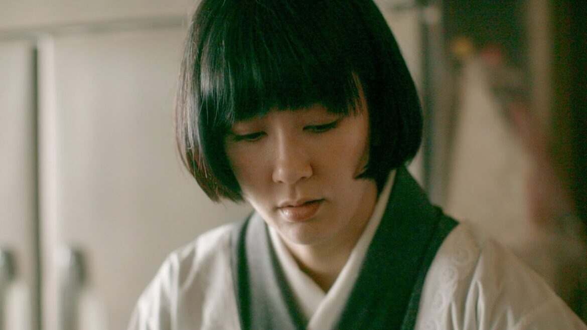 水川あさみ、旦那と別居中の女将であり母親/三宅朱莉主演『霧の淵』予告編