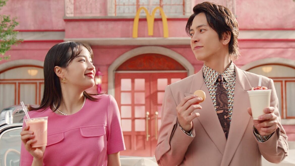 山下智久、マクドナルドCM初登場 広瀬すずと初共演! “ピンクコーデ”で軽やかなステップも マックカフェ「しあわせすぎるっ!もも」編