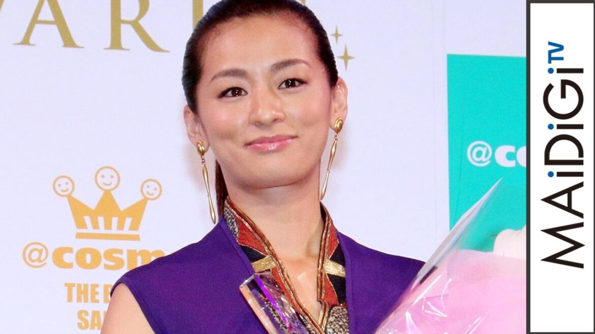 尾野真千子、今年の「最も美しく輝いた女性」に選出 「こんな賞は初めて」 「ベストビューティストアワード2016」授賞式