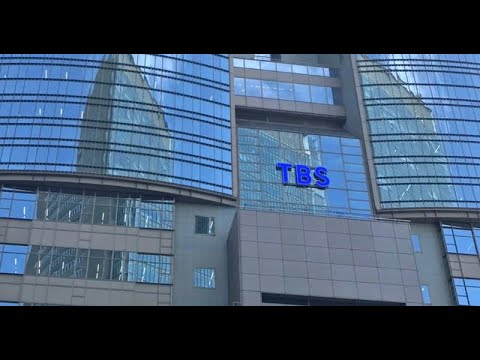 T2- 櫻井翔“修学旅行生”になりきり『ゴゴスマ』中継に潜入 アンガ田中とサプライズ登場